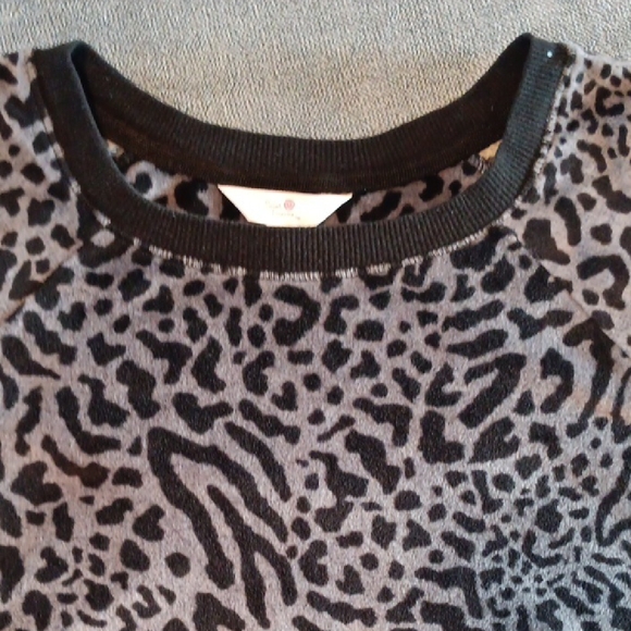 Secret Treasures Black and Gray Leopard Print Sweater. #119 - Picture 1 of 5